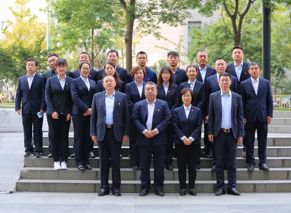 多元團隊凝合力，同舟共濟揚帆起